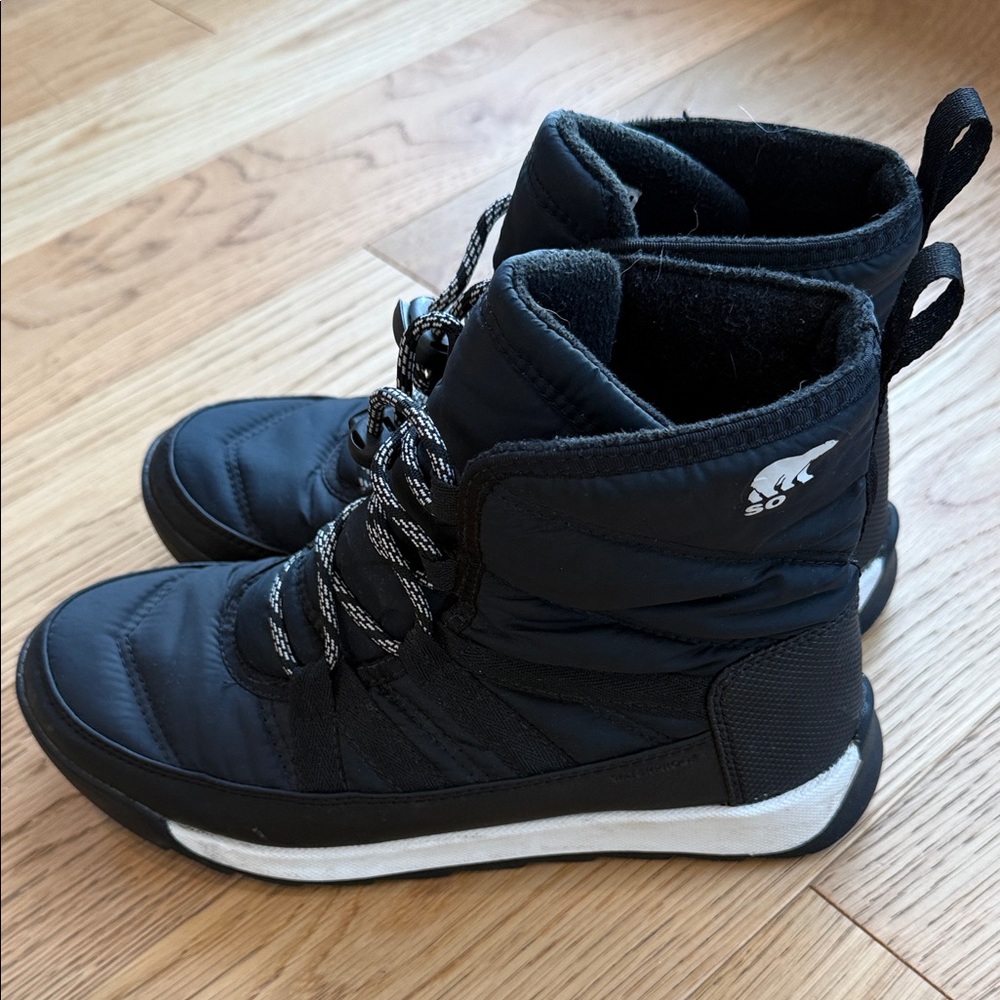 SOREL Black and White Kids snow Boot/shoe Waterproof size youth 6